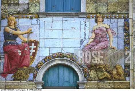 Localizzazione:..VENEZIA / ISOLA DEL LIDO..Oggetto:..Soggetto:..HOTEL HUNGARIA / DECORAZIONE CERAMICHE..Cronologia: ..XX SECOLO..Definizione Culturale:..   Autore:....   Stile:..LIBERTY..   Editori/Stampatori:..   Committenza:..Materia e Tecnica:....Collocazione:..Note:..LIDO..Riproduzione Fotografica:..Copyright:..Graziano Arici/Rosebud2 .Data:..1995..Costo:..A