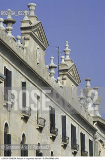 Localizzazione:..VENEZIA / ISOLA DEL LIDO..Oggetto:..Soggetto:..PALAZZO IN LUNGOMARE MARCONI..Cronologia: ..XX SECOLO..Definizione Culturale:..   Autore:....   Stile:..LIBERTY..   Editori/Stampatori:..   Committenza:..Materia e Tecnica:....Collocazione:..Note:..LIDO..Riproduzione Fotografica:..Copyright:..Graziano Arici/Rosebud2 .Data:..1995..Costo:..A