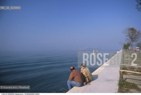 Localizzazione:..VENEZIA / ISOLA DEL LIDO..Oggetto:..Soggetto:..MALAMOCCO / LAGUNA..Cronologia: ....Definizione Culturale:..   Autore:....   Stile:..   Editori/Stampatori:..   Committenza:..Materia e Tecnica:....Collocazione:..Note:..LIDO..Riproduzione Fotografica:..Copyright:..Graziano Arici/Rosebud2 .Data:..1995..Costo:..A