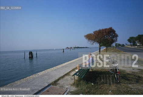 Localizzazione:..VENEZIA / ISOLA DEL LIDO..Oggetto:..Soggetto:..MALAMOCCO / LAGUNA..Cronologia: ....Definizione Culturale:..   Autore:....   Stile:..   Editori/Stampatori:..   Committenza:..Materia e Tecnica:....Collocazione:..Note:..LIDO..Riproduzione Fotografica:..Copyright:..Graziano Arici/Rosebud2 .Data:..1995..Costo:..A