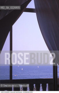 Localizzazione:..VENEZIA / ISOLA DEL LIDO..Oggetto:..Soggetto:..MARE ADRIATICO DALL HOTEL EXCELSIOR..Cronologia: ....Definizione Culturale:..   Autore:....   Stile:..   Editori/Stampatori:..   Committenza:..Materia e Tecnica:....Collocazione:..Note:..LIDO..Riproduzione Fotografica:..Copyright:..Graziano Arici/Rosebud2 .Data:..1995..Costo:..A