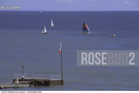 Localizzazione:..VENEZIA / ISOLA DEL LIDO..Oggetto:..Soggetto:..MARE ADRIATICO BARCHE A VELA..Cronologia: ....Definizione Culturale:..   Autore:....   Stile:..   Editori/Stampatori:..   Committenza:..Materia e Tecnica:....Collocazione:..Note:..LIDO..Riproduzione Fotografica:..Copyright:..Graziano Arici/Rosebud2 .Data:..1995..Costo:..A