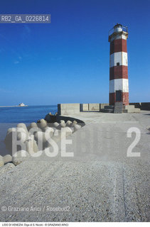 Localizzazione:..VENEZIA / ISOLA DEL LIDO..Oggetto:..Soggetto:..DIGA DI S. NICOLO / BOCCA DI PORTO FARO..Cronologia: ....Definizione Culturale:..   Autore:....   Stile:..   Editori/Stampatori:..   Committenza:..Materia e Tecnica:....Collocazione:..Note:..LIDO..Riproduzione Fotografica:..Copyright:..Graziano Arici/Rosebud2 .Data:..1995..Costo:..A