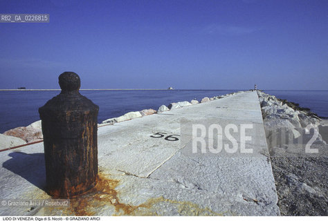 Localizzazione:..VENEZIA / ISOLA DEL LIDO..Oggetto:..Soggetto:..DIGA DI S. NICOLO / BOCCA DI PORTO FARO..Cronologia: ....Definizione Culturale:..   Autore:....   Stile:..   Editori/Stampatori:..   Committenza:..Materia e Tecnica:....Collocazione:..Note:..LIDO..Riproduzione Fotografica:..Copyright:..Graziano Arici/Rosebud2 .Data:..1995..Costo:..A