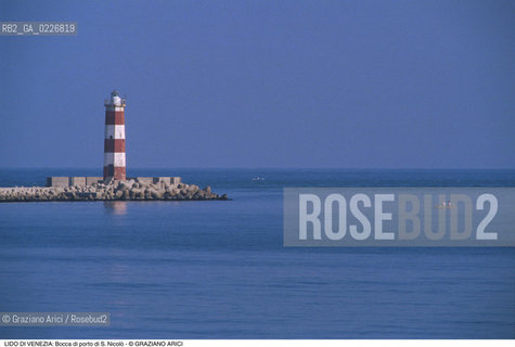 Localizzazione:..VENEZIA / ISOLA DEL LIDO..Oggetto:..Soggetto:..BOCCA DI PORTO DI S. NICOLO / FARO..Cronologia: ....Definizione Culturale:..   Autore:....   Stile:..   Editori/Stampatori:..   Committenza:..Materia e Tecnica:....Collocazione:..Note:..LIDO..Riproduzione Fotografica:..Copyright:..Graziano Arici/Rosebud2 .Data:..1995..Costo:..A