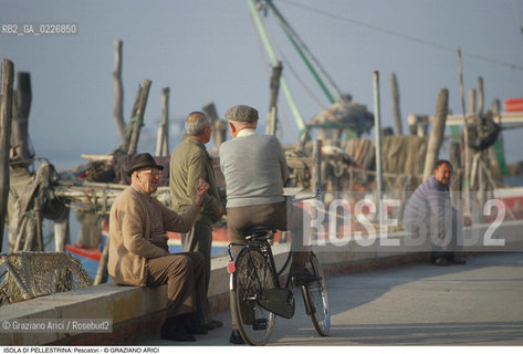 Localizzazione:..VENEZIA / ISOLA DI PELLESTRINA..Oggetto:..Soggetto:..PESCATORI..Cronologia: ....Definizione Culturale:..   Autore:....   Stile:..   Editori/Stampatori:..   Committenza:..Materia e Tecnica:....Collocazione:..Note:..LIDO..Riproduzione Fotografica:..Copyright:..Graziano Arici/Rosebud2 .Data:..1990..Costo:..A