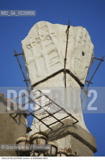 Localizzazione:..VENEZIA / ISOLA DI PELLESTRINA..Oggetto:..Soggetto:..CAMINO BASSORILIEVI..Cronologia: ....Definizione Culturale:..   Autore:....   Stile:..   Editori/Stampatori:..   Committenza:..Materia e Tecnica:....Collocazione:..Note:..LIDO..Riproduzione Fotografica:..Copyright:..Graziano Arici/Rosebud2 .Data:..1990..Costo:..A
