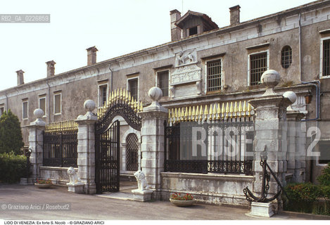 Localizzazione:..VENEZIA / ISOLA DEL LIDO..Oggetto:..Soggetto:..EX FORTE DI S. NICOLO / EX CASERMA PEPE LAGUNARI..Cronologia: ..XIV XV SECOLO..Definizione Culturale:..   Autore:....   Stile:..   Editori/Stampatori:..   Committenza:..Materia e Tecnica:....Collocazione:..Note:..LIDO..Riproduzione Fotografica:..Copyright:..Graziano Arici/Rosebud2 .Data:..1995..Costo:..A