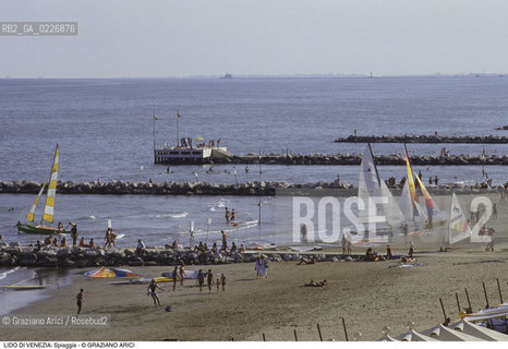 Localizzazione:..VENEZIA / ISOLA DEL LIDO..Oggetto:..Soggetto:..SPIAGGIA MARE ADRIATICO WIND SURF..Cronologia: ....Definizione Culturale:..   Autore:....   Stile:..   Editori/Stampatori:..   Committenza:..Materia e Tecnica:....Collocazione:..Note:..LIDO..Riproduzione Fotografica:..Copyright:..Graziano Arici/Rosebud2 .Data:..1992..Costo:..A