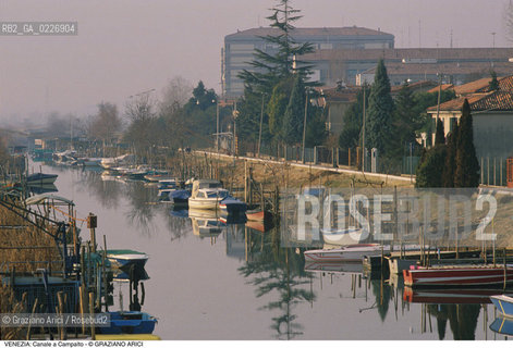 Localizzazione:..VENEZIA / CAMPALTO..Oggetto:..Soggetto:..CANALE CON BARCHE..Cronologia: ....Definizione Culturale:..   Autore:....   Stile:..   Editori/Stampatori:..   Committenza:..Materia e Tecnica:....Collocazione:..Note:..LAGUNA - PESCA..Riproduzione Fotografica:..Copyright:..Graziano Arici/Rosebud2 .Data:..1993..Costo:..A