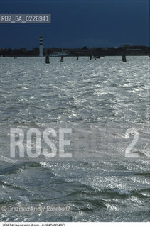 Localizzazione:..VENEZIA / LAGUNA NORD..Oggetto:..Soggetto:..MURANO SKYLINE..Cronologia: ....Definizione Culturale:..   Autore:....   Stile:..   Editori/Stampatori:..   Committenza:..Materia e Tecnica:....Collocazione:..Note:..LAGUNA - PESCA..Riproduzione Fotografica:..Copyright:..Graziano Arici/Rosebud2 .Data:..1995..Costo:..A