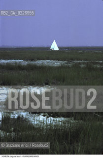 Localizzazione:..VENEZIA / LAGUNA NORD..Oggetto:..Soggetto:..BARENE BARCA A VELA..Cronologia: ....Definizione Culturale:..   Autore:....   Stile:..   Editori/Stampatori:..   Committenza:..Materia e Tecnica:....Collocazione:..Note:..LAGUNA - PESCA..Riproduzione Fotografica:..Copyright:..Graziano Arici/Rosebud2 .Data:..1980..Costo:..A