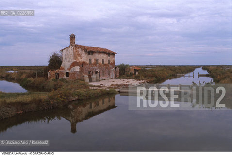 Localizzazione:..VENEZIA / LAGUNA NORD..Oggetto:..Soggetto:..LIO PICCOLO / BARENE CASA..Cronologia: ....Definizione Culturale:..   Autore:....   Stile:..   Editori/Stampatori:..   Committenza:..Materia e Tecnica:....Collocazione:..Note:..LAGUNA - PESCA..Riproduzione Fotografica:..Copyright:..Graziano Arici/Rosebud2 .Data:..1995..Costo:..A