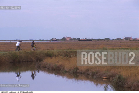 Localizzazione:..VENEZIA / LAGUNA NORD..Oggetto:..Soggetto:..LIO PICCOLO / BARENE BICICLETTE..Cronologia: ....Definizione Culturale:..   Autore:....   Stile:..   Editori/Stampatori:..   Committenza:..Materia e Tecnica:....Collocazione:..Note:..LAGUNA - PESCA..Riproduzione Fotografica:..Copyright:..Graziano Arici/Rosebud2 .Data:..1995..Costo:..A