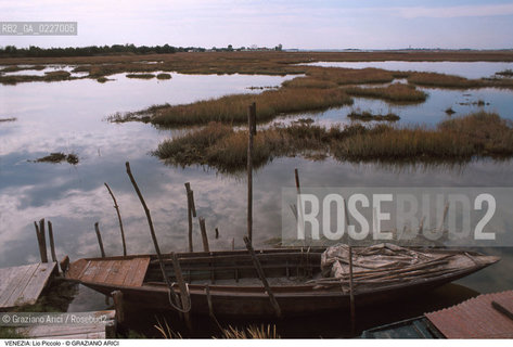 Localizzazione:..VENEZIA / LAGUNA NORD..Oggetto:..Soggetto:..LIO PICCOLO / BARENE BARCHE..Cronologia: ....Definizione Culturale:..   Autore:....   Stile:..   Editori/Stampatori:..   Committenza:..Materia e Tecnica:....Collocazione:..Note:..LAGUNA - PESCA..Riproduzione Fotografica:..Copyright:..Graziano Arici/Rosebud2 .Data:..1995..Costo:..A