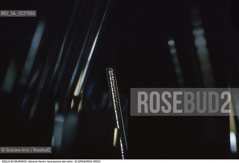 Localizzazione:..VENEZIA / ISOLA DI MURANO..Oggetto:..Soggetto:..VETRERIA VENINI / FORNACE LAVORAZIONE DEL VETRO ARTIGIANATO ATTREZZI CANNE..Cronologia: ....Definizione Culturale:..   Autore:....   Stile:..   Editori/Stampatori:..   Committenza:..Materia e Tecnica:....Collocazione:..Note:..MURANO..Riproduzione Fotografica:..Copyright:..Graziano Arici/Rosebud2 .Data:..1992..Costo:..A