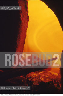 Localizzazione:..VENEZIA / ISOLA DI MURANO..Oggetto:..Soggetto:..VETRERIA VENINI / LAVORAZIONE DEL VETRO ARTIGIANATO FORNACE FORNO..Cronologia: ....Definizione Culturale:..   Autore:....   Stile:..   Editori/Stampatori:..   Committenza:..Materia e Tecnica:....Collocazione:..Note:..MURANO..Riproduzione Fotografica:..Copyright:..Graziano Arici/Rosebud2 .Data:..1992..Costo:..A