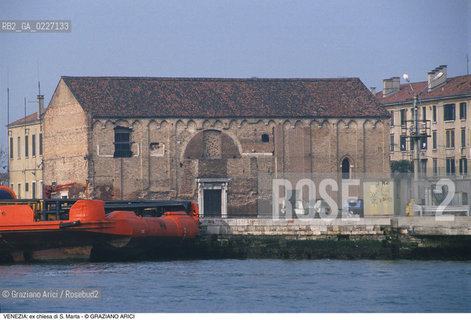 Localizzazione:..VENEZIA / DORSODURO..Oggetto:..Soggetto:..PORTO COMMERCIALE / EX CHIESA DI S. MARTA / MAGAZZINO..Cronologia: ..XV SECOLO..Definizione Culturale:..   Autore:....   Stile:..   Editori/Stampatori:..   Committenza:..Materia e Tecnica:....Collocazione:..Note:..PORTO..Riproduzione Fotografica:..Copyright:..Graziano Arici/Rosebud2 .Data:..1994..Costo:..A