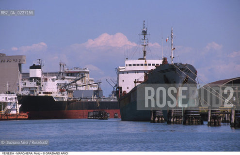 Localizzazione:..VENEZIA / MARGHERA..Oggetto:..Soggetto:..PORTO COMMERCIALE NAVI..Cronologia: ....Definizione Culturale:..   Autore:....   Stile:..   Editori/Stampatori:..   Committenza:..Materia e Tecnica:....Collocazione:..Note:..PORTO..Riproduzione Fotografica:..Copyright:..Graziano Arici/Rosebud2 .Data:..1994..Costo:..A
