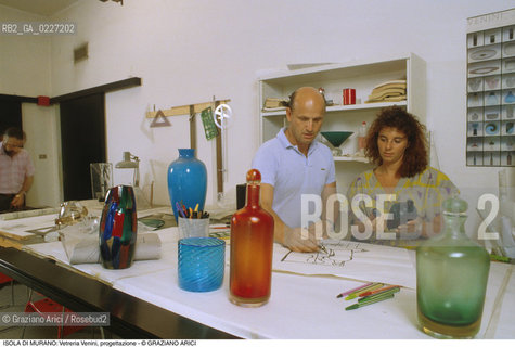 Localizzazione:..VENEZIA / ISOLA DI MURANO..Oggetto:..Soggetto:..VETRERIA VENINI / STUDIO DI PROGETTAZIONE DESIGN VETRO ARTIGIANATO..Cronologia: ....Definizione Culturale:..   Autore:....   Stile:..   Editori/Stampatori:..   Committenza:..Materia e Tecnica:....Collocazione:..Note:..MURANO..Riproduzione Fotografica:..Copyright:..Graziano Arici/Rosebud2 .Data:..1992..Costo:..A