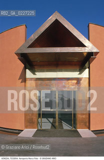 Localizzazione:..VENEZIA / TESSERA..Oggetto:..Soggetto:..AEROPORTO MARCO POLO..Cronologia: ....Definizione Culturale:..   Autore:....   Stile:..   Editori/Stampatori:..   Committenza:..Materia e Tecnica:....Collocazione:..Note:..PORTO MARGHERA..Riproduzione Fotografica:..Copyright:..Graziano Arici/Rosebud2 .Data:..1992..Costo:..A