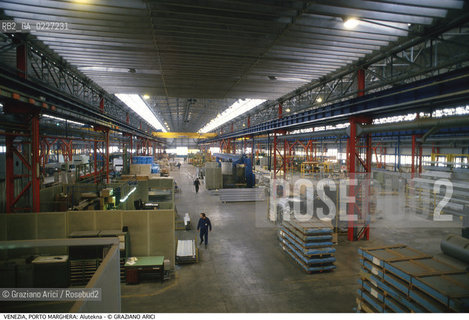 Localizzazione:..VENEZIA / PORTO MARGHERA..Oggetto:..Soggetto:..ZONA INDUSTRIALE / FABBRICA ALUTEKNA..Cronologia: ....Definizione Culturale:..   Autore:....   Stile:..   Editori/Stampatori:..   Committenza:..Materia e Tecnica:....Collocazione:..Note:..PORTO MARGHERA..Riproduzione Fotografica:..Copyright:..Graziano Arici/Rosebud2 .Data:..1994..Costo:..A