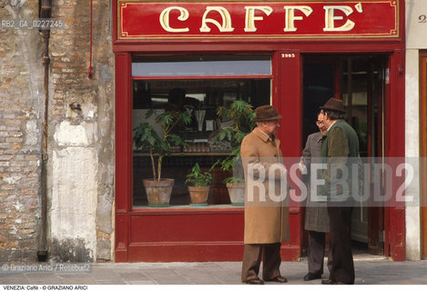 Localizzazione:..VENEZIA / DORSODURO..Oggetto:..Soggetto:..BAR ROSSO..Cronologia: ....Definizione Culturale:..   Autore:....   Stile:..   Editori/Stampatori:..   Committenza:..Materia e Tecnica:....Collocazione:..Note:..BAR CAFFE OSTERIE..Riproduzione Fotografica:..Copyright:..Graziano Arici/Rosebud2 .Data:..1992..Costo:..A
