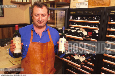 Localizzazione:..VENEZIA / CASTELLO..Oggetto:..Soggetto:..RISTORANTE CANALETTO / ENOTECA CANTINA VINO..Cronologia: ....Definizione Culturale:..   Autore:....   Stile:..   Editori/Stampatori:..   Committenza:..Materia e Tecnica:....Collocazione:..Note:..BAR CAFFE OSTERIE..Riproduzione Fotografica:..Copyright:..Graziano Arici/Rosebud2 .Data:..1990..Costo:..A