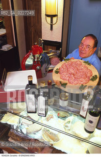 Localizzazione:..VENEZIA / CASTELLO..Oggetto:..Soggetto:..RISTORANTE CANALETTO / SALUMI VINO..Cronologia: ....Definizione Culturale:..   Autore:....   Stile:..   Editori/Stampatori:..   Committenza:..Materia e Tecnica:....Collocazione:..Note:..BAR CAFFE OSTERIE..Riproduzione Fotografica:..Copyright:..Graziano Arici/Rosebud2 .Data:..1990..Costo:..A