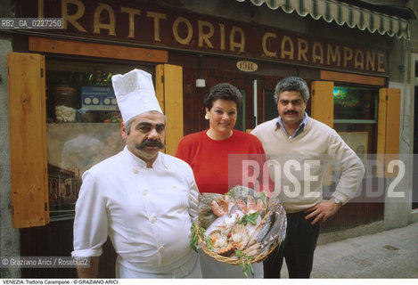 Localizzazione:..VENEZIA / S. POLO..Oggetto:..Soggetto:..TRATTORIA CARAMPANE RISTORANTE PESCE..Cronologia: ....Definizione Culturale:..   Autore:....   Stile:..   Editori/Stampatori:..   Committenza:..Materia e Tecnica:....Collocazione:..Note:..BAR CAFFE OSTERIE..Riproduzione Fotografica:..Copyright:..Graziano Arici/Rosebud2 .Data:..1990..Costo:..A