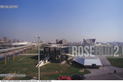 Localizzazione:..VENEZIA / PORTO MARGHERA..Oggetto:..Soggetto:..ZONA INDUSTRIALE / CENTRO RICERCHE ENICHEM..Cronologia: ....Definizione Culturale:..   Autore:....   Stile:..   Editori/Stampatori:..   Committenza:..Materia e Tecnica:....Collocazione:..Note:..PORTO MARGHERA..Riproduzione Fotografica:..Copyright:..Graziano Arici/Rosebud2 .Data:..1995..Costo:..A