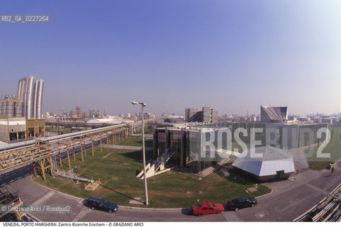 Localizzazione:..VENEZIA / PORTO MARGHERA..Oggetto:..Soggetto:..ZONA INDUSTRIALE / CENTRO RICERCHE ENICHEM..Cronologia: ....Definizione Culturale:..   Autore:....   Stile:..   Editori/Stampatori:..   Committenza:..Materia e Tecnica:....Collocazione:..Note:..PORTO MARGHERA..Riproduzione Fotografica:..Copyright:..Graziano Arici/Rosebud2 .Data:..1995..Costo:..A