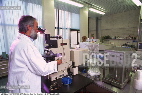 Localizzazione:..VENEZIA / PORTO MARGHERA..Oggetto:..Soggetto:..ZONA INDUSTRIALE / CENTRO RICERCHE ENICHEM LABORATORIO..Cronologia: ....Definizione Culturale:..   Autore:....   Stile:..   Editori/Stampatori:..   Committenza:..Materia e Tecnica:....Collocazione:..Note:..PORTO MARGHERA..Riproduzione Fotografica:..Copyright:..Graziano Arici/Rosebud2 .Data:..1995..Costo:..A