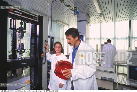 Localizzazione:..VENEZIA / PORTO MARGHERA..Oggetto:..Soggetto:..ZONA INDUSTRIALE / CENTRO RICERCHE ENICHEM LABORATORIO..Cronologia: ....Definizione Culturale:..   Autore:....   Stile:..   Editori/Stampatori:..   Committenza:..Materia e Tecnica:....Collocazione:..Note:..PORTO MARGHERA..Riproduzione Fotografica:..Copyright:..Graziano Arici/Rosebud2 .Data:..1995..Costo:..A