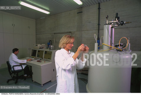 Localizzazione:..VENEZIA / PORTO MARGHERA..Oggetto:..Soggetto:..ZONA INDUSTRIALE / CENTRO RICERCHE ENICHEM LABORATORIO..Cronologia: ....Definizione Culturale:..   Autore:....   Stile:..   Editori/Stampatori:..   Committenza:..Materia e Tecnica:....Collocazione:..Note:..PORTO MARGHERA..Riproduzione Fotografica:..Copyright:..Graziano Arici/Rosebud2 .Data:..1995..Costo:..A