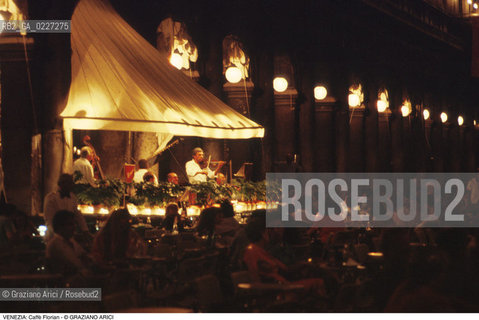 Localizzazione:..VENEZIA / S. MARCO..Oggetto:..Soggetto:..CAFFE FLORIAN / MUSICISTI ORCHESTRA..Cronologia: ....Definizione Culturale:..   Autore:....   Stile:..   Editori/Stampatori:..   Committenza:..Materia e Tecnica:....Collocazione:..Note:..BAR CAFFE OSTERIE..Riproduzione Fotografica:..Copyright:..Graziano Arici/Rosebud2 .Data:..1995..Costo:..A