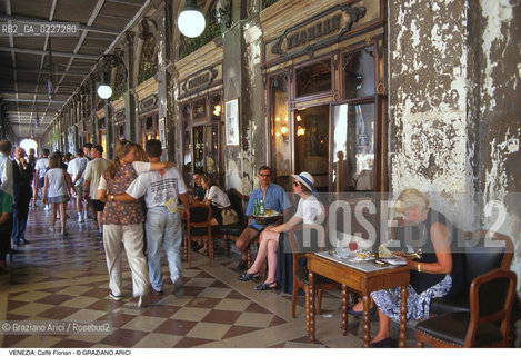 Localizzazione:..VENEZIA / S. MARCO..Oggetto:..Soggetto:..CAFFE FLORIAN / PROCURATIE..Cronologia: ....Definizione Culturale:..   Autore:....   Stile:..   Editori/Stampatori:..   Committenza:..Materia e Tecnica:....Collocazione:..Note:..BAR CAFFE OSTERIE..Riproduzione Fotografica:..Copyright:..Graziano Arici/Rosebud2 .Data:..1995..Costo:..A