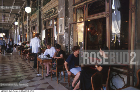 Localizzazione:..VENEZIA / S. MARCO..Oggetto:..Soggetto:..CAFFE FLORIAN / PROCURATIE..Cronologia: ....Definizione Culturale:..   Autore:....   Stile:..   Editori/Stampatori:..   Committenza:..Materia e Tecnica:....Collocazione:..Note:..BAR CAFFE OSTERIE..Riproduzione Fotografica:..Copyright:..Graziano Arici/Rosebud2 .Data:..1985..Costo:..A