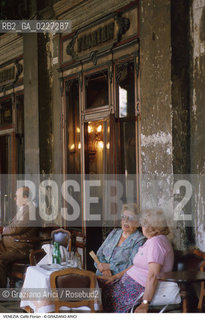 Localizzazione:..VENEZIA / S. MARCO..Oggetto:..Soggetto:..CAFFE FLORIAN / PROCURATIE..Cronologia: ....Definizione Culturale:..   Autore:....   Stile:..   Editori/Stampatori:..   Committenza:..Materia e Tecnica:....Collocazione:..Note:..BAR CAFFE OSTERIE..Riproduzione Fotografica:..Copyright:..Graziano Arici/Rosebud2 .Data:..1985..Costo:..A