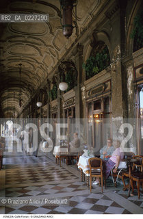 Localizzazione:..VENEZIA / S. MARCO..Oggetto:..Soggetto:..CAFFE FLORIAN / PROCURATIE..Cronologia: ....Definizione Culturale:..   Autore:....   Stile:..   Editori/Stampatori:..   Committenza:..Materia e Tecnica:....Collocazione:..Note:..BAR CAFFE OSTERIE..Riproduzione Fotografica:..Copyright:..Graziano Arici/Rosebud2 .Data:..1995..Costo:..A