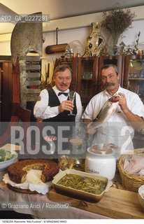 Localizzazione:..VENEZIA / DORSODURO..Oggetto:..Soggetto:..RISTORANTE LA FURATOLA / PESCE..Cronologia: ....Definizione Culturale:..   Autore:....   Stile:..   Editori/Stampatori:..   Committenza:..Materia e Tecnica:....Collocazione:..Note:..BAR CAFFE OSTERIE..Riproduzione Fotografica:..Copyright:..Graziano Arici/Rosebud2 .Data:..1996..Costo:..A