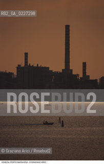 Localizzazione:..VENEZIA / PORTO MARGHERA..Oggetto:..Soggetto:..ZONA INDUSTRIALE FUSINA FABBRICHE CENTRALE ENEL LAGUNA..Cronologia: ....Definizione Culturale:..   Autore:....   Stile:..   Editori/Stampatori:..   Committenza:..Materia e Tecnica:....Collocazione:..Note:..PORTO MARGHERA..Riproduzione Fotografica:..Copyright:..Graziano Arici/Rosebud2 .Data:..1990..Costo:..A