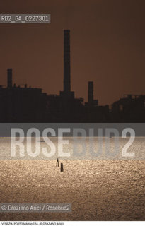 Localizzazione:..VENEZIA / PORTO MARGHERA..Oggetto:..Soggetto:..ZONA INDUSTRIALE FUSINA FABBRICHE CENTRALE ENEL LAGUNA..Cronologia: ....Definizione Culturale:..   Autore:....   Stile:..   Editori/Stampatori:..   Committenza:..Materia e Tecnica:....Collocazione:..Note:..PORTO MARGHERA..Riproduzione Fotografica:..Copyright:..Graziano Arici/Rosebud2 .Data:..1990..Costo:..A