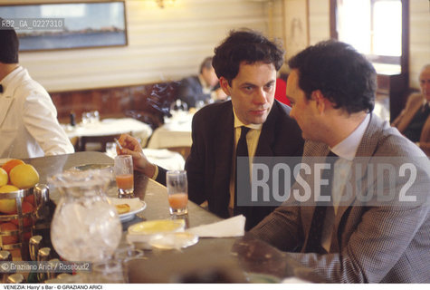 Localizzazione:..VENEZIA / S. MARCO..Oggetto:..Soggetto:..HARRY  S BAR / RISTORANTE ERNEST HEMINGWAY..Cronologia: ....Definizione Culturale:..   Autore:....   Stile:..   Editori/Stampatori:..   Committenza:..Materia e Tecnica:....Collocazione:..Note:..BAR CAFFE OSTERIE..Riproduzione Fotografica:..Copyright:..Graziano Arici/Rosebud2 .Data:..1994..Costo:..A