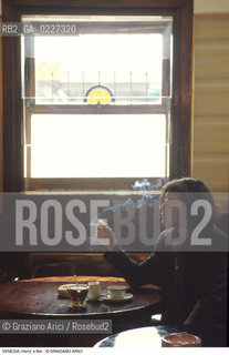 Localizzazione:..VENEZIA / S. MARCO..Oggetto:..Soggetto:..HARRY  S BAR / RISTORANTE ERNEST HEMINGWAY..Cronologia: ....Definizione Culturale:..   Autore:....   Stile:..   Editori/Stampatori:..   Committenza:..Materia e Tecnica:....Collocazione:..Note:..BAR CAFFE OSTERIE..Riproduzione Fotografica:..Copyright:..Graziano Arici/Rosebud2 .Data:..1994..Costo:..A