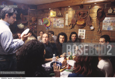 Localizzazione:..VENEZIA / CANNAREGIO..Oggetto:..Soggetto:..RISTORANTE MESSICANO IGUANA..Cronologia: ....Definizione Culturale:..   Autore:....   Stile:..   Editori/Stampatori:..   Committenza:..Materia e Tecnica:....Collocazione:..Note:..BAR CAFFE OSTERIE..Riproduzione Fotografica:..Copyright:..Graziano Arici/Rosebud2 .Data:..1996..Costo:..A