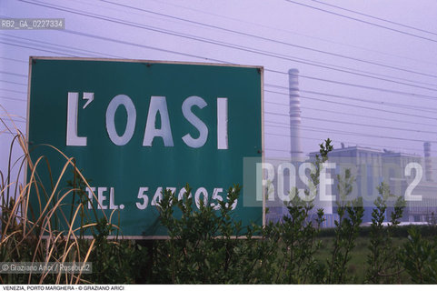 Localizzazione:..VENEZIA / PORTO MARGHERA..Oggetto:..Soggetto:..ZONA INDUSTRIALE FABBRICHE / L OASI..Cronologia: ....Definizione Culturale:..   Autore:....   Stile:..   Editori/Stampatori:..   Committenza:..Materia e Tecnica:....Collocazione:..Note:..PORTO MARGHERA..Riproduzione Fotografica:..Copyright:..Graziano Arici/Rosebud2 .Data:..1998..Costo:..A