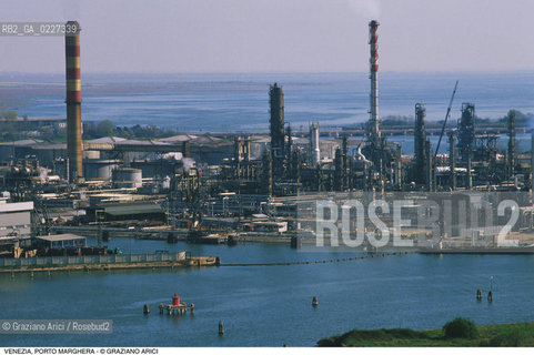Localizzazione:..VENEZIA / PORTO MARGHERA..Oggetto:..Soggetto:..ZONA INDUSTRIALE FABBRICHE / LAGUNA..Cronologia: ....Definizione Culturale:..   Autore:....   Stile:..   Editori/Stampatori:..   Committenza:..Materia e Tecnica:....Collocazione:..Note:..PORTO MARGHERA..Riproduzione Fotografica:..Copyright:..Graziano Arici/Rosebud2 .Data:..1998..Costo:..A