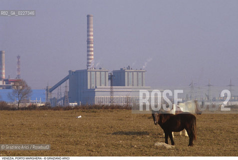 Localizzazione:..VENEZIA / PORTO MARGHERA..Oggetto:..Soggetto:..ZONA INDUSTRIALE FABBRICHE CAVALLI..Cronologia: ....Definizione Culturale:..   Autore:....   Stile:..   Editori/Stampatori:..   Committenza:..Materia e Tecnica:....Collocazione:..Note:..PORTO MARGHERA..Riproduzione Fotografica:..Copyright:..Graziano Arici/Rosebud2 .Data:..1994..Costo:..A