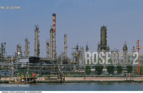 Localizzazione:..VENEZIA / PORTO MARGHERA..Oggetto:..Soggetto:..ZONA INDUSTRIALE FABBRICHE..Cronologia: ....Definizione Culturale:..   Autore:....   Stile:..   Editori/Stampatori:..   Committenza:..Materia e Tecnica:....Collocazione:..Note:..PORTO MARGHERA..Riproduzione Fotografica:..Copyright:..Graziano Arici/Rosebud2 .Data:..1994..Costo:..A